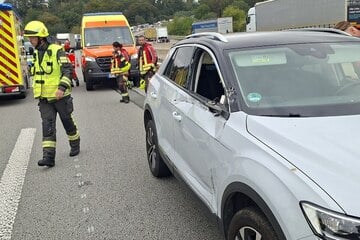 Rettungsgasse fehlt, Feuerwehr muss zu eingeklemmter Frau auf A4 laufen: "Machen Sie den Weg frei!"