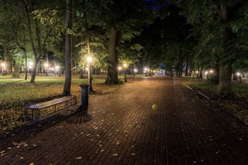 Raubüberfall mit Küchenmesser im Stadtpark: Täter knöpft 14-Jährigem seinen Gürtel ab