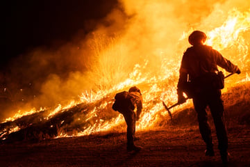 Firefighters battle overnight to tame raging new blaze near Los Angeles