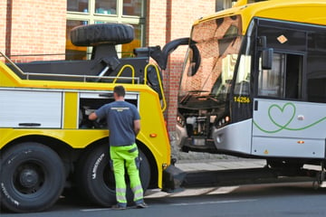 Leipzig: LVB-Elektrobus abgeschleppt: War es zu heiß in Leipzig?