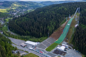 Hitzeschäden! Skisprunganlage im Vogtland geschlossen