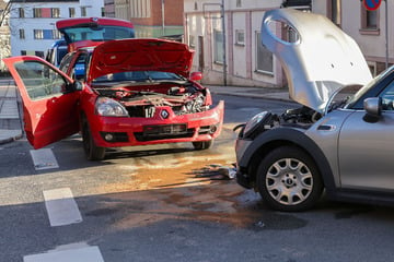 Kreuzung nach heftigem Crash stundenlang gesperrt