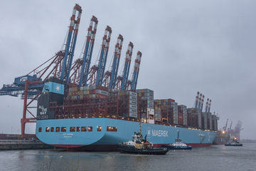 Hamburg: Containerschiff mit besonderem Antrieb legt erstmals in Hamburg an