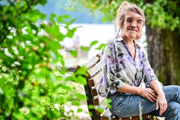 Berlin: Leben mit fieser Knochen-Krankenheit: Über welche üble Beleidigung sie nur lachen kann