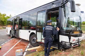 Tragischer Unfall: Elfjährige Radfahrerin wird unter Bus eingeklemmt