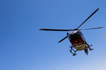 Seniorin stürzt beim Klettern ab und wird lebensgefährlich verletzt