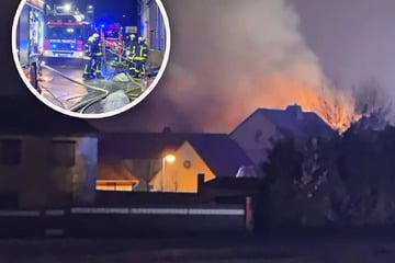 Sechsstelliger Schaden! Hinterhaus-Brand greift auf Dachstuhl über