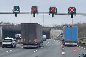Gefahrgut-Lkw bleibt liegen: Hunderte Autofahrer bringen Polizei auf die Palme