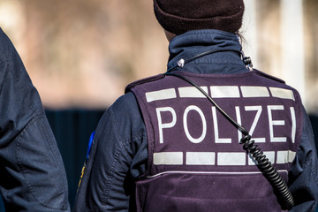 Leipzig: Razzien in Leipzig und Halle: Polizei findet Drogen, Waffen und Bargeld