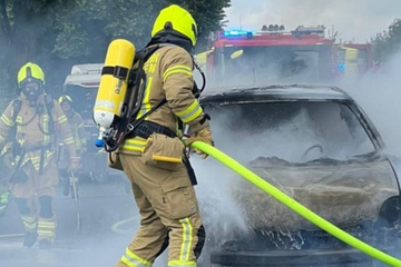 Kettenreaktion nach Auffahrunfall: Fahrer entgeht Feuerinferno