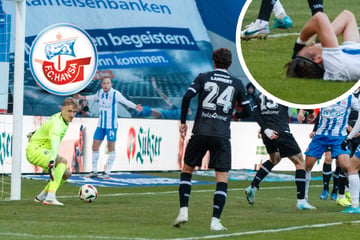 Goalgetter von Hansa Rostock krümmt sich am Boden und verpasst Tor seines Teams!