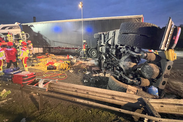 Unfall A38: Schwerer Unfall auf A38: Lkw kracht in verunglückten Truck
