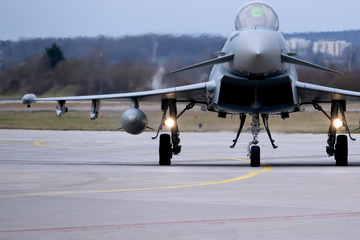 Eurofighter macht nach Reparatur in Stuttgart den Abflug