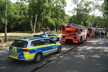 Leipzig: Gefährliche Situation: Feuerwehr muss Person aus Leipziger Kanal retten