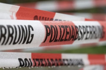Messerattacke: Messerangriff kurz vor Mitternacht: Mann verletzt, Täter flüchten