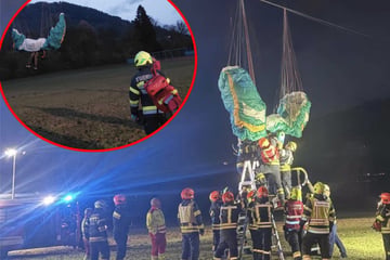 Stromausfall nach Gleitschirm-Absturz: Deutscher hängt in Hochspannungsleitung fest