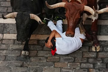 Blutige Zwischenfälle bei Stierhatz in Spanien: Deutscher von Hornstoß verletzt