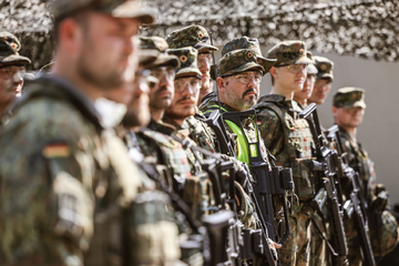 Bundeswehr-Aufmarsch in Köln! Darum patrouillieren aktuell hunderte Soldaten durch die Stadt