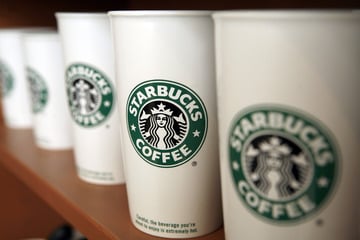 Lieferfahrer verbrennt sich Genitalien: Starbucks muss Millionenstrafe zahlen