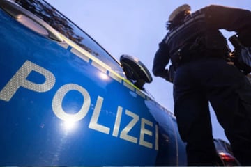 Chemnitz: Überfall in Chemnitz: Fußgänger bedroht und ausgeraubt