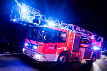 Berlin: Lauter Knall reißt Anwohnerin in Charlottenburg aus dem Schlaf: BMW steht in Flammen