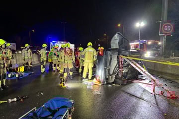 Unfall A111: Rentner kracht mit Mercedes in Leitplanke: A111 nach Unfall wieder frei
