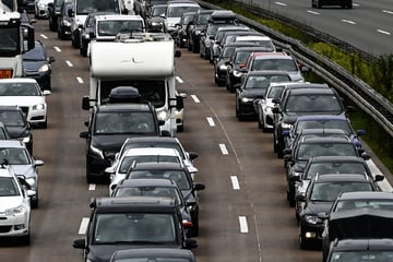 Unfall A8: Große Schäden durch Brand: A8 muss nochmal gesperrt werden