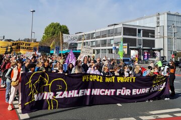 "People not Profit": Tausende Fridays-for-Future-Anhänger gehen in Frankfurt auf die Straße