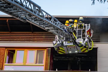 Großeinsatz in Mainz: Wohnung in Flammen - Bewohner von Mehrfamilienhaus evakuiert