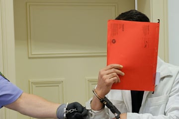 Bluttat am Karl-Marx-Kopf: Hohe Haftstrafen für Messerstecher gefordert