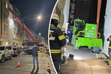 München: Boden sackt ab: Teleskoplader steckt zwischen Häusern fest