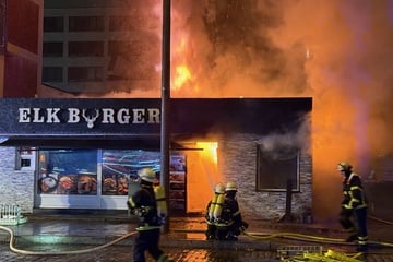 Hamburg: Hamburg: Burgerladen steht in Flammen - Bevölkerung wird gewarnt