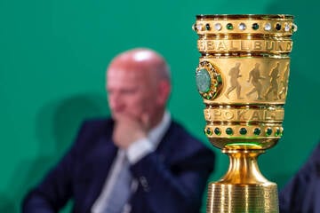 Berlin: Da ist das Ding: DFB-Pokal kommt nach Berlin