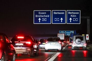 Viel befahrene Autobahn-Brücke in NRW plötzlich gesperrt: Staus im Berufsverkehr
