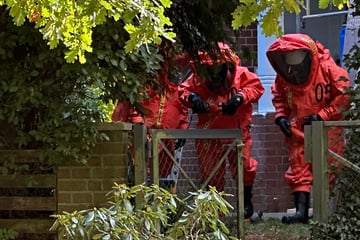 Hamburg: Giftige Chemikalie? 18-Jähriger öffnet Gefäß und löst Großeinsatz aus