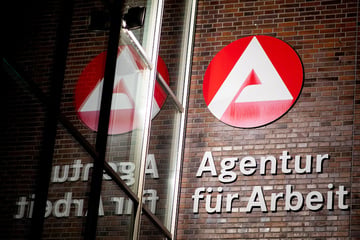 Kurz vor Mitternacht: Brand an Sächsischer Arbeitsagentur