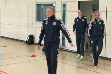 Dresden: Prominenter Besuch: DFB-Stars machen halt an Dresdner Schule