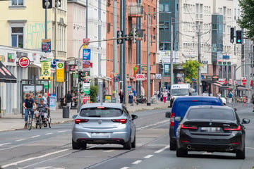 Dresden: Befremdliche Szenen in Löbtau: Polizei muss Mann unter Kontrolle bringen