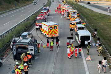 Unfall A9: 34 Verletzte nach Unfall auf A9: Wohnmobil-Fahrer fährt ungebremst in Stauende