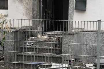 Laute Explosion reißt Bewohner aus dem Schlaf: Polizei ermittelt, Fahndung ohne Erfolg