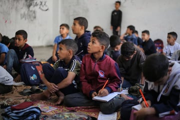Gaza children gradually return to school after two years of Israeli siege