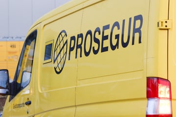 Überfall auf Geldtransporter: Brennenden Fluchtwagen entdeckt?