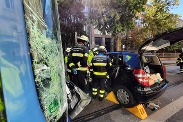 MVG-Bus und Mercedes kollidieren: Vier Menschen bei Unfall in München verletzt