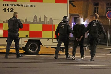 Leipzig: Mann schießt mit Eisenkugeln von Balkon und bedroht Polizei mit Schwert