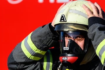 Dumm gelaufen: Drei Einsatzfahrzeuge krachen bei Feuerwehr-Übung ineinander