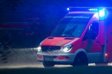 Demenzkranker Senior löst Polizei-Einsatz aus: Pflegerin im Krankenhaus