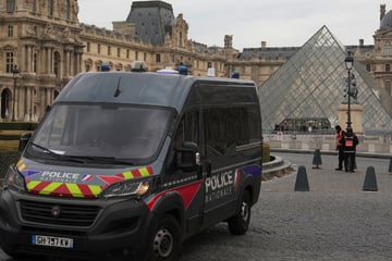 Falsche Tickets verkauft? Mutmaßlicher Millionenbetrug im Louvre