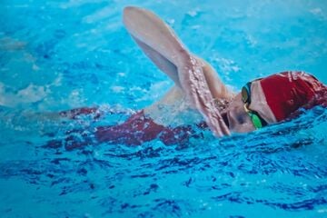 17 Kilometer durch fünf Seen: Tschechin wagt in Brandenburg irre Schwimm-Challenge