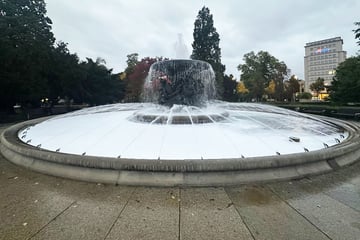 Dresden: Schaum-Brunnen am Albertplatz: Was war hier los?
