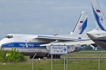 Leipzig: Dauerparker am Flughafen Leipzig: Übernimmt Russland jetzt die festgesetzten Antonovs?